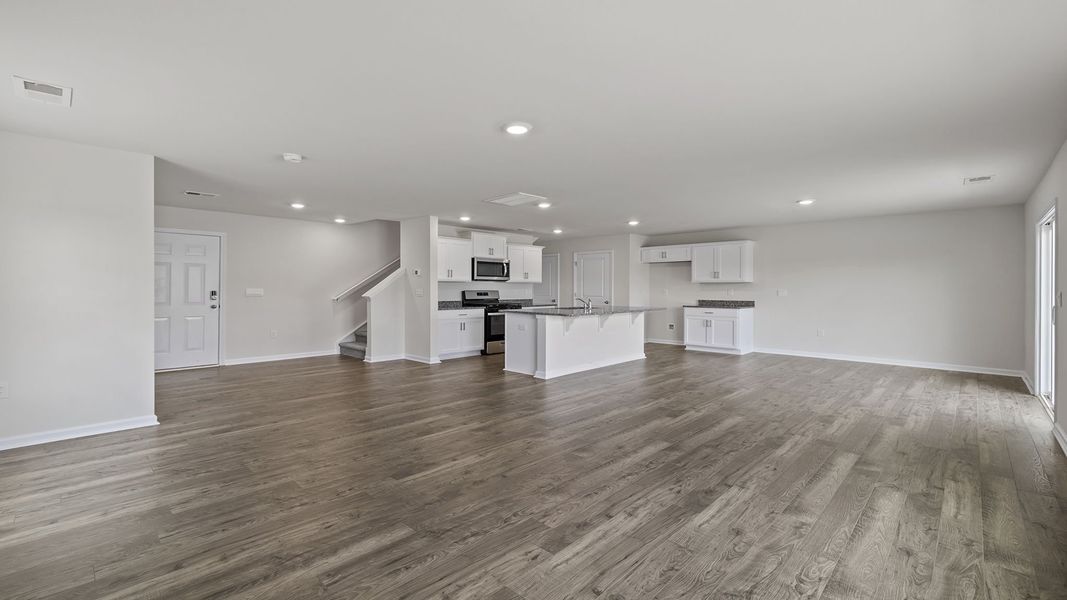 Spacious, unfurnished interior of a new home in Cedar Gap, Fountain Inn (Image 17).