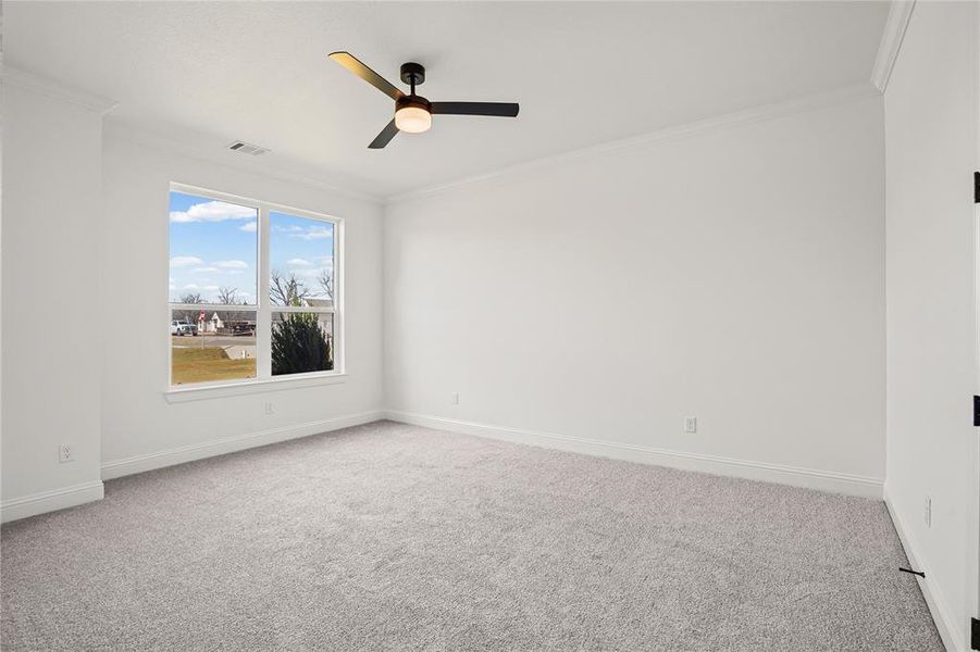 Spacious, unfurnished interior of a new home in Pecan Plantation, Granbury (Image 25).
