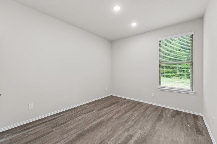 Spacious, unfurnished interior of a new home in , Lufkin (Image 25).