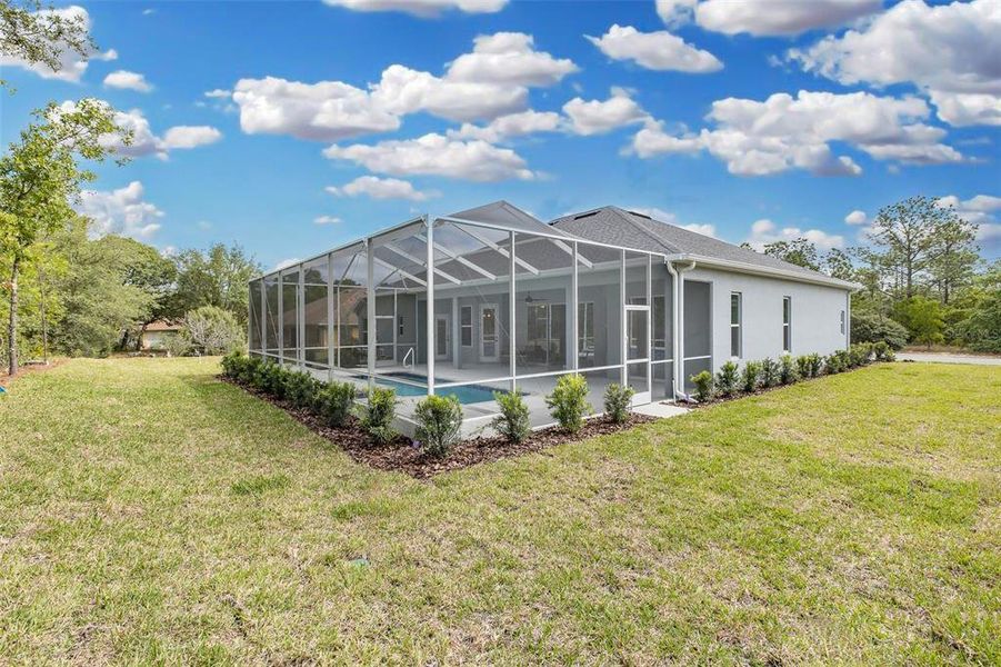 Exterior details and patio area of a home in , Homosassa (Image 4).