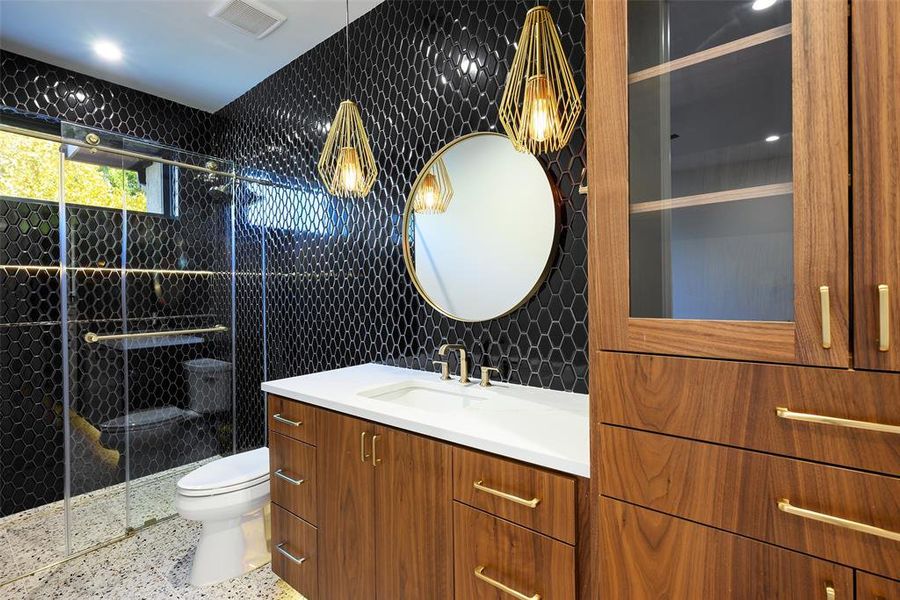 Furnished interior view inside a new home in , Dallas (Image 35).