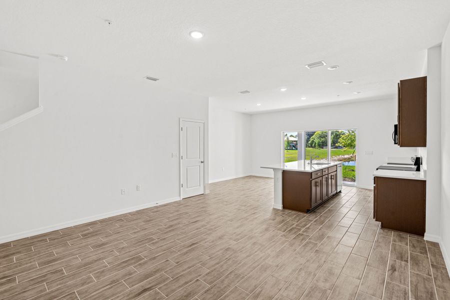 Spacious, unfurnished interior of a new home in Shenandoah Reserve, Orlando (Image 45).
