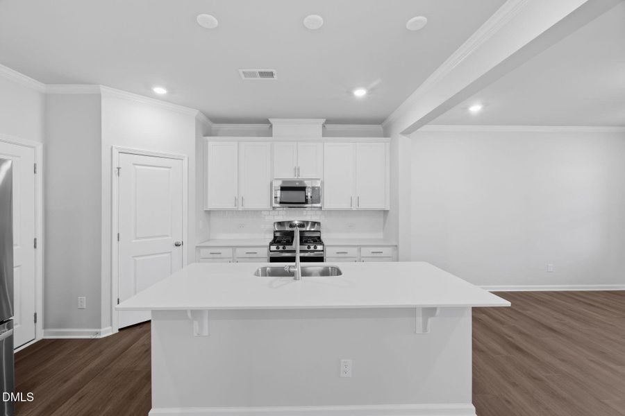 SUN_Sagecroft_Pic_Spencer_QMI_74_Kitchen