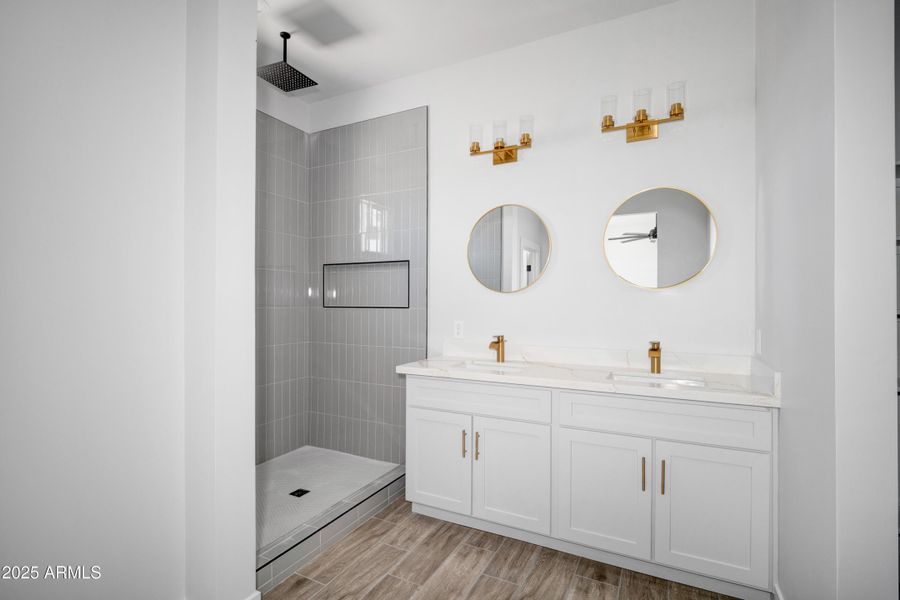 Listing Pictures -55