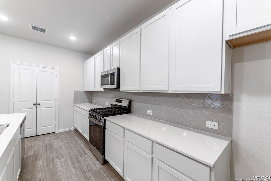 Furnished interior view inside a new home in Hunter's Ranch, San Antonio (Image 5). Furnished interior view inside a new home in Hunter's Ranch, San Antonio (Image 5).