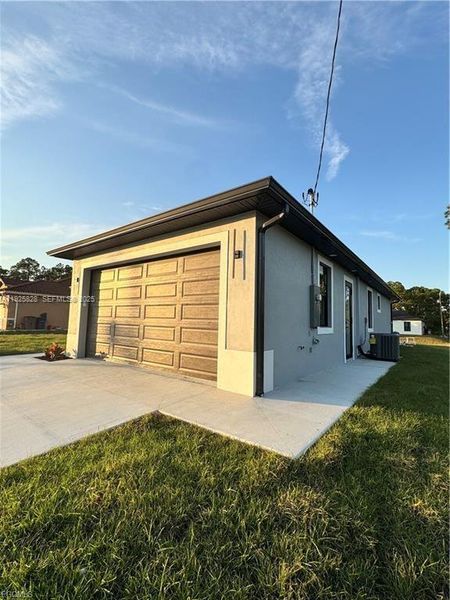 Exterior details and patio area of a home in , Lehigh Acres (Image 2).