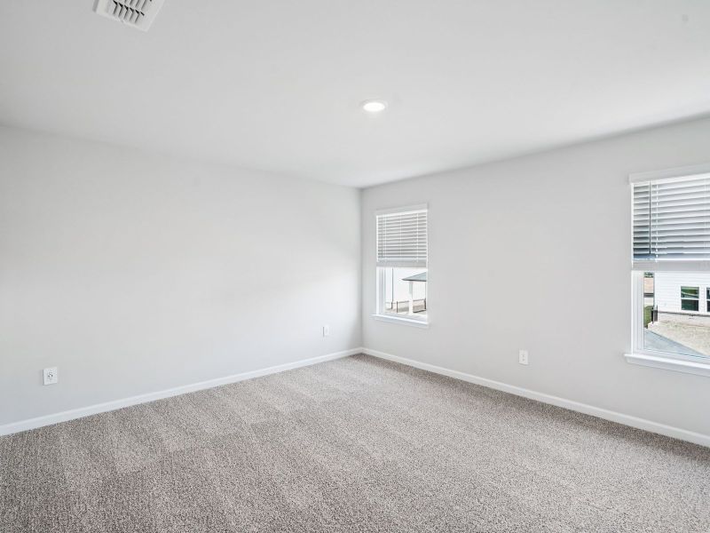 Spacious, unfurnished interior of a new home in Hawthorne Station, College Park (Image 16).