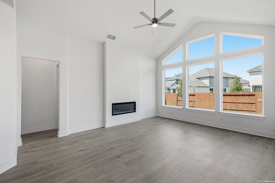 Spacious, unfurnished interior of a new home in Stillwater Ranch, San Antonio (Image 19).