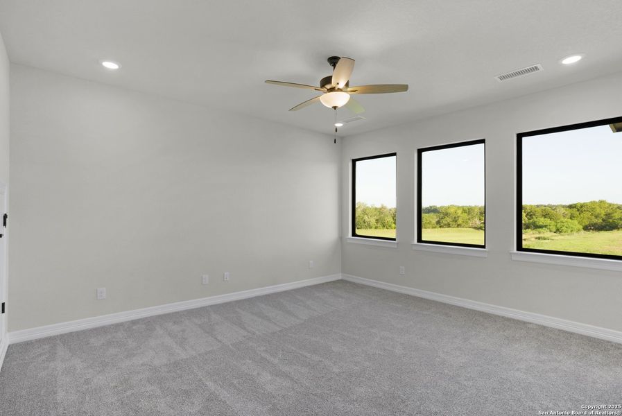 Spacious, unfurnished interior of a new home in Nolte Farms, Seguin (Image 35).