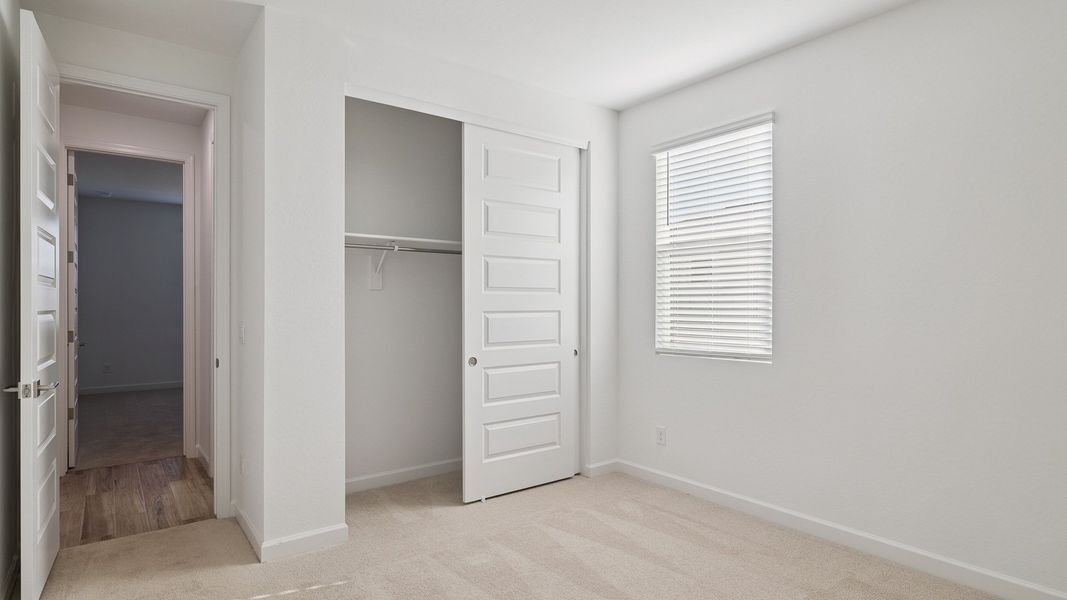 Spacious, unfurnished interior of a new home in Aloravita, Peoria (Image 16).