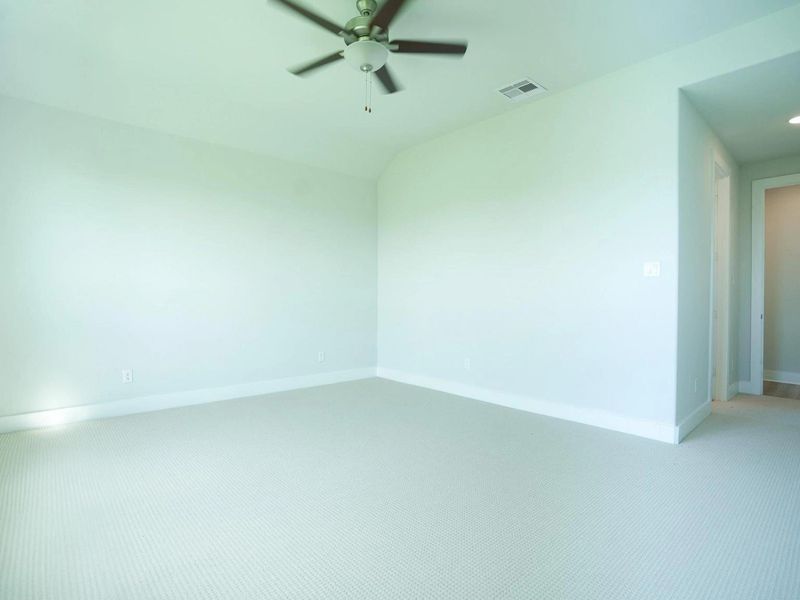 Spacious, unfurnished interior of a new home in Lago Mar, Texas City (Image 10).
