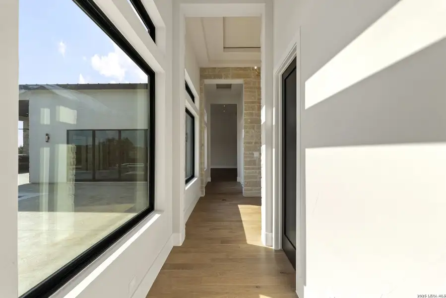 Exterior details and patio area of a home in , Canyon Lake (Image 3).