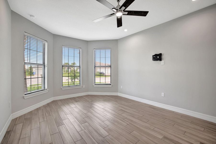 Bedroom 2 with Bay window