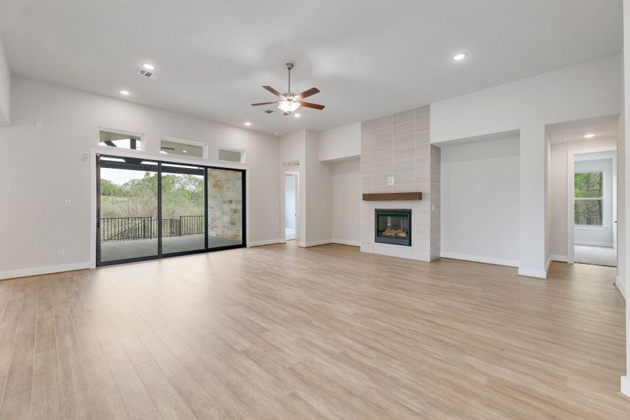 Spacious, unfurnished interior of a new home in Double Eagle Ranch, Cedar Creek (Image 13).