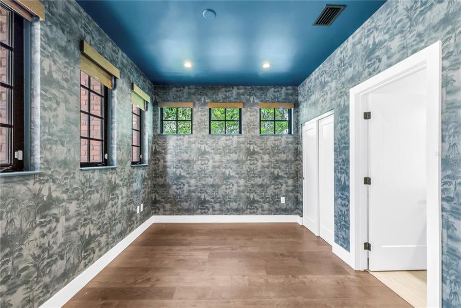 Spacious, unfurnished interior of a new home in East Oak Townhomes, Tampa (Image 39).