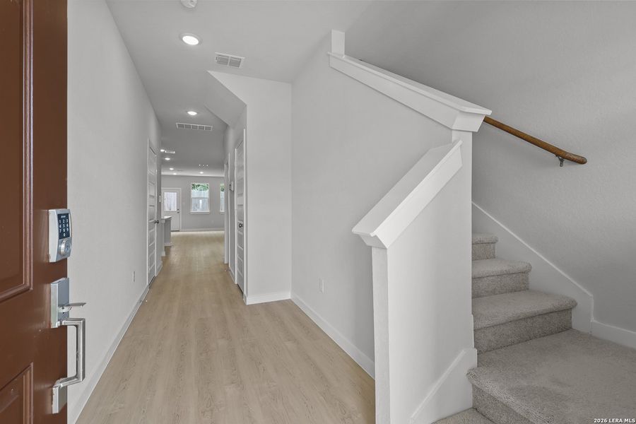 Spacious, unfurnished interior of a new home in Rosemont Hill, San Antonio (Image 20).