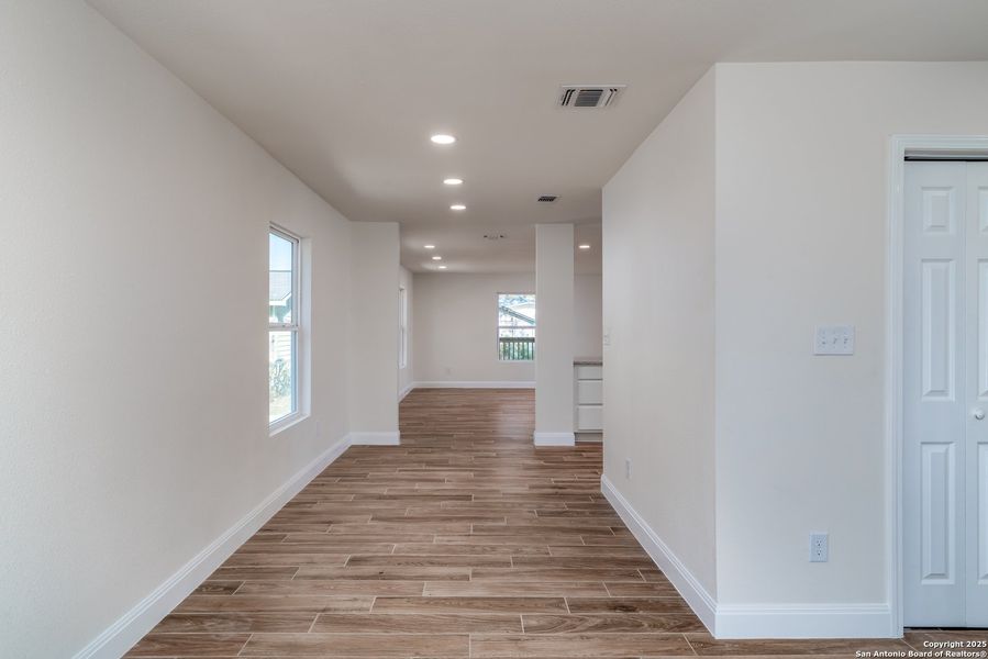 Spacious, unfurnished interior of a new home in , San Antonio (Image 10).