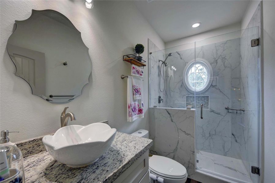 Bright and Modern Secondary Full Bathroom, 2nd Floor Bright and Modern Secondary Full Bathroom, 2nd Floor