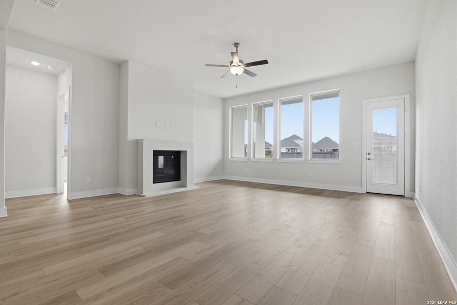 Spacious, unfurnished interior of a new home in Legacy at Lake Dunlap, New Braunfels (Image 20).