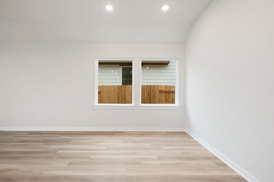 Spacious, unfurnished interior of a new home in Lagos Reserve, Manor (Image 33).