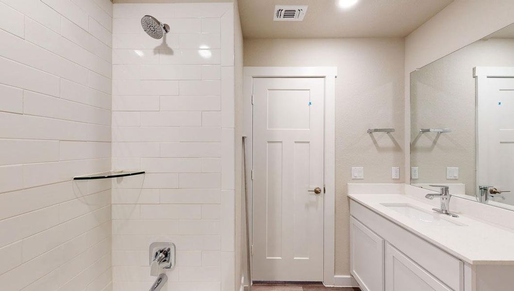 Bathroom with vanity and bathtub / shower combination