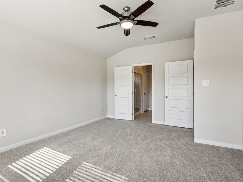 Spacious, unfurnished interior of a new home in Remington Ranch, San Antonio (Image 25). Spacious, unfurnished interior of a new home in Remington Ranch, San Antonio (Image 25).