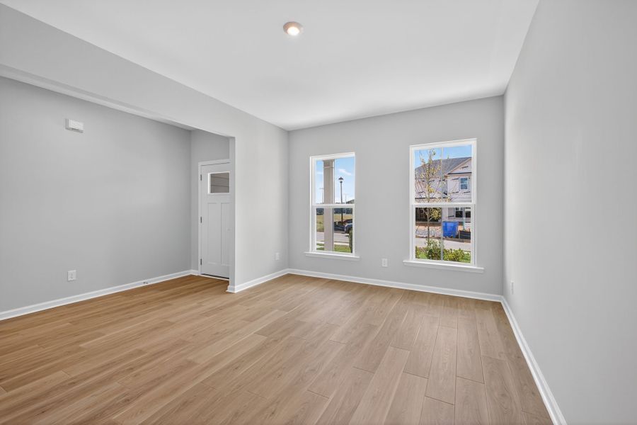 Representative unfurnished interior of a home built from the Dempsey by Pulte Homes in Hamilton Place, Cartersville (Image 57).