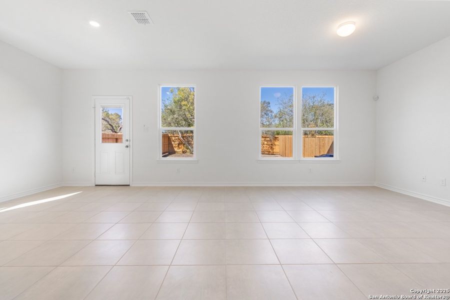 Spacious, unfurnished interior of a new home in Spanish Trails Villas, San Antonio (Image 7).