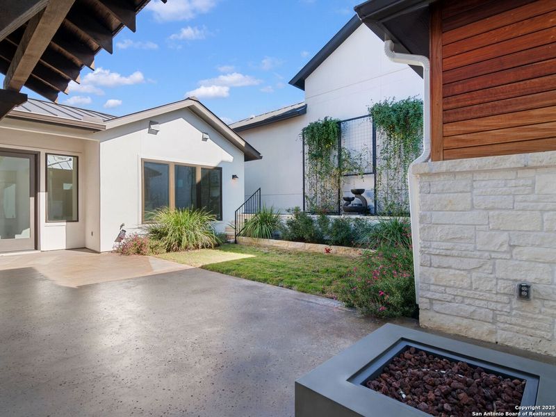 Exterior details and patio area of a home in Dominion Heights, San Antonio (Image 28). Exterior details and patio area of a home in Dominion Heights, San Antonio (Image 28).