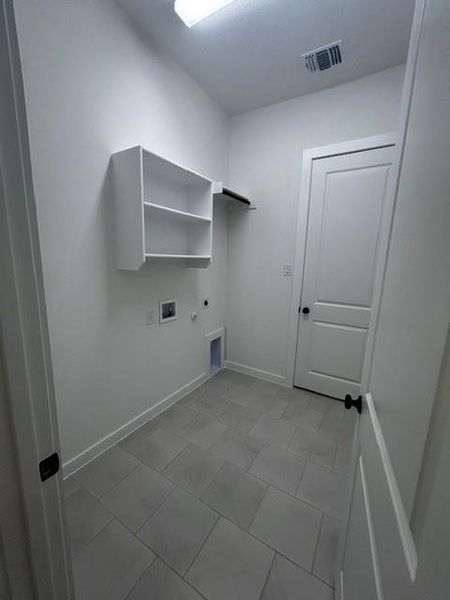 Spacious, unfurnished interior of a new home in Parmer Ranch, Georgetown (Image 15).