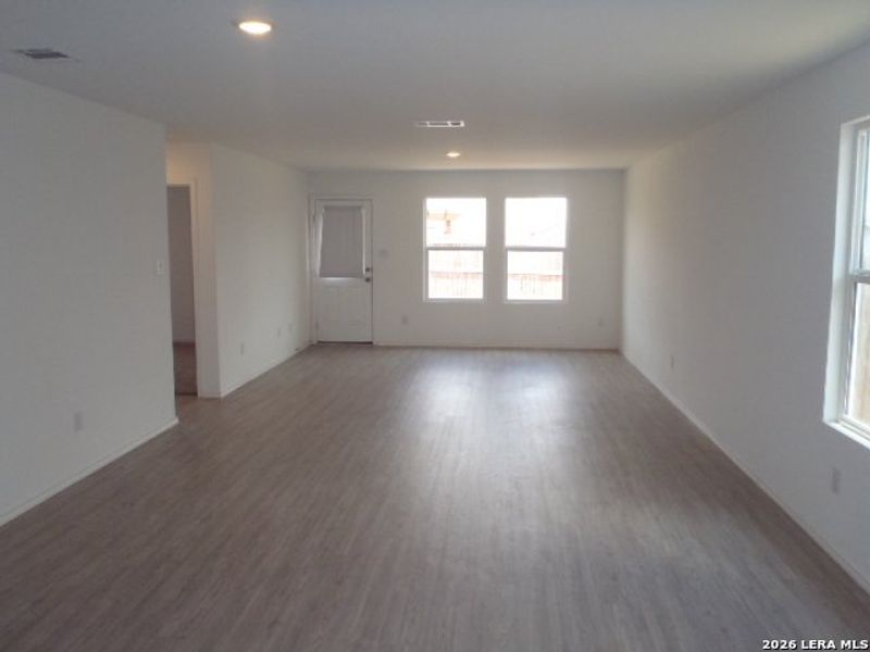 Spacious, unfurnished interior of a new home in Navarro Ranch, Seguin (Image 12). Spacious, unfurnished interior of a new home in Navarro Ranch, Seguin (Image 12).
