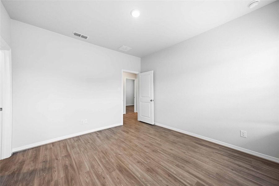 Spacious, unfurnished interior of a new home in , Houston (Image 25).