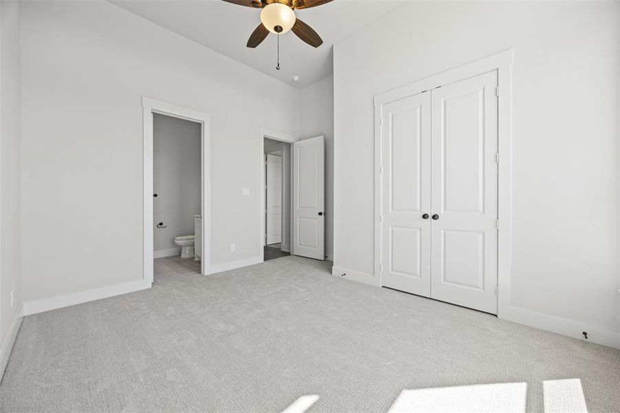 Spacious, unfurnished interior of a new home in Waterfall Ranch - 1 Acre Lots, Waxahachie (Image 22). Spacious, unfurnished interior of a new home in Waterfall Ranch - 1 Acre Lots, Waxahachie (Image 22).