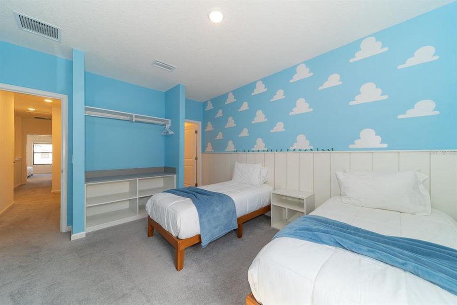 Furnished interior view inside a new home in , Orlando (Image 40).