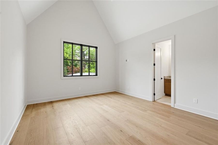 Spacious, unfurnished interior of a new home in , Alpharetta (Image 22).