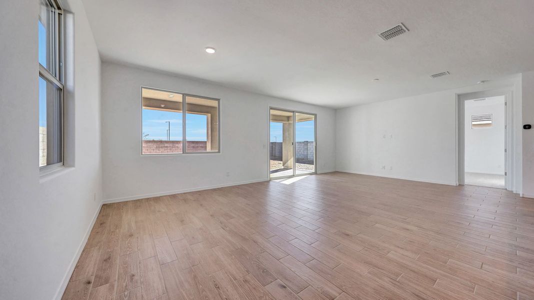Spacious, unfurnished interior of a new home in Tierra Vistoso, Surprise (Image 9).