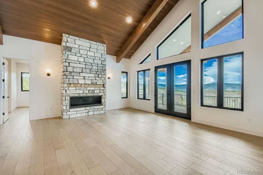 Spacious, unfurnished interior of a new home in , Granby (Image 14).