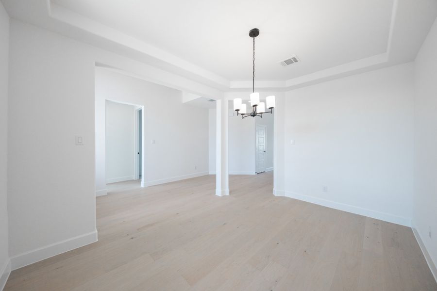 Spacious, unfurnished interior of a new home in Heath Golf and Yacht Club, Heath (Image 18).