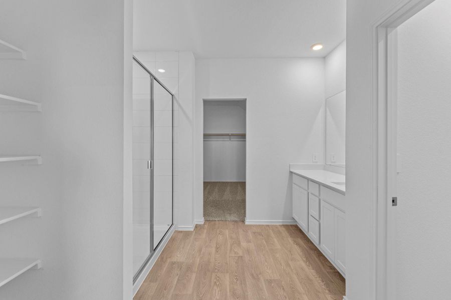Spacious, unfurnished interior of a new home in Durango, Mustang Ridge (Image 30).