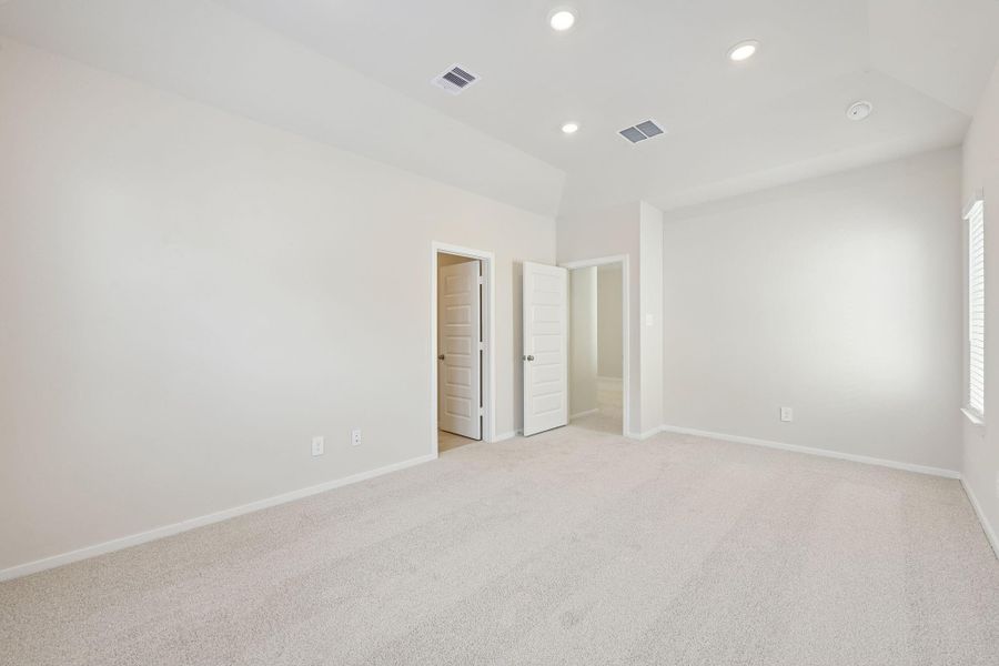 Spacious, unfurnished interior of a new home in Kemah Crossing - City Series, Kemah (Image 24).