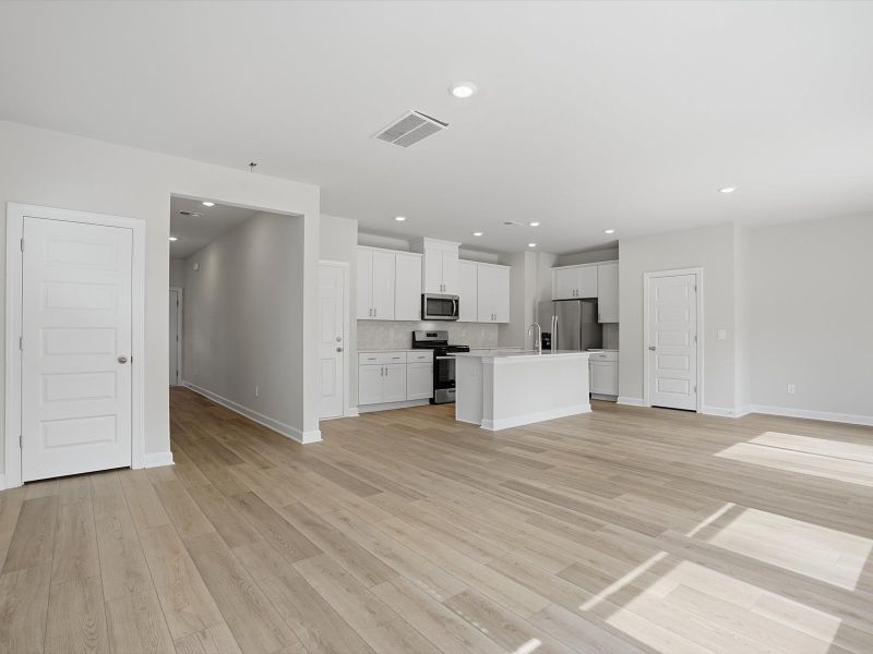 Spacious, unfurnished interior of a new home in Brayfield Manor - Heritage Collection, Wellford (Image 12).