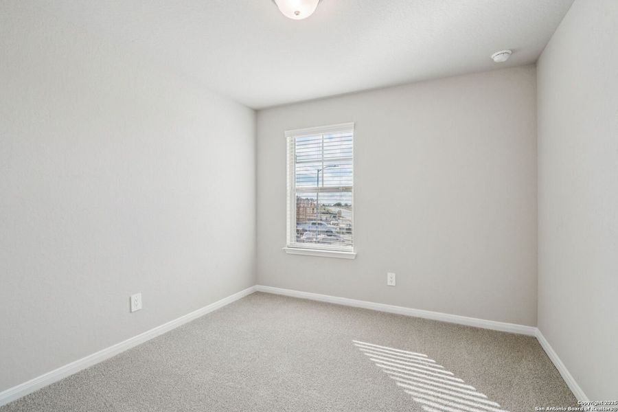 Spacious, unfurnished interior of a new home in Royal Crest, San Antonio (Image 18).