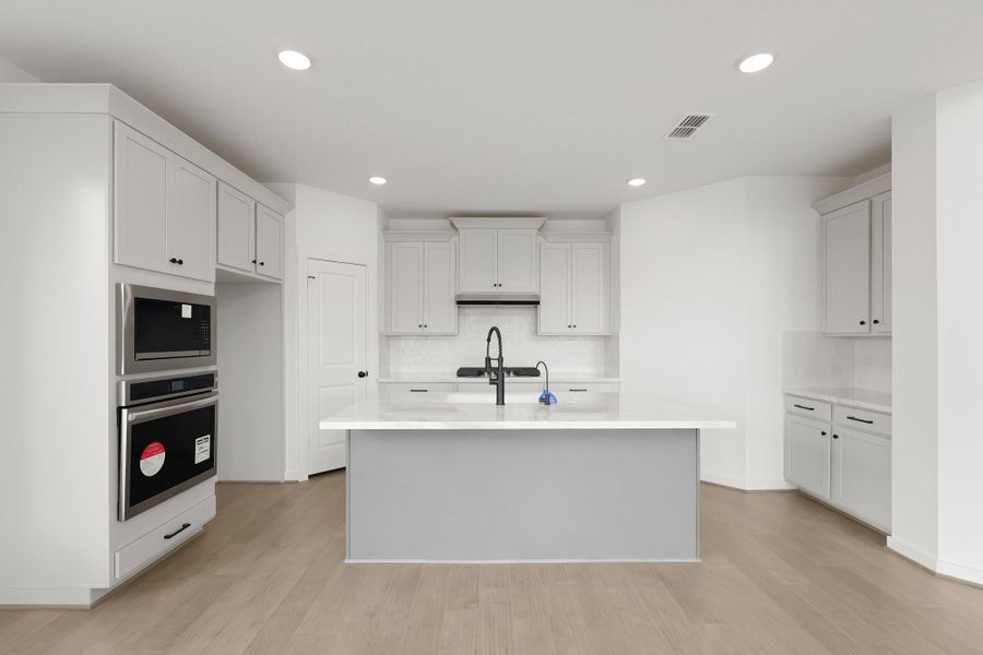 Furnished interior view inside a new home in Sienna Village of Anderson Springs 50', Missouri City (Image 7). Furnished interior view inside a new home in Sienna Village of Anderson Springs 50', Missouri City (Image 7).