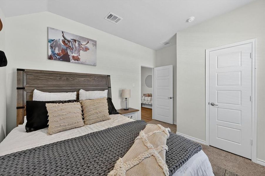 Furnished interior view inside a new home in Williamsburg, Fate (Image 11).