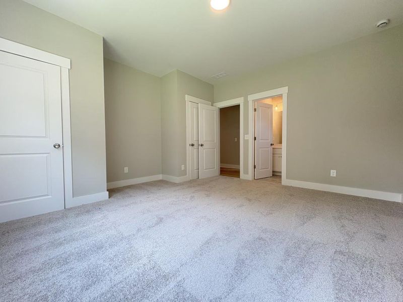 Spacious, unfurnished interior of a new home in Arden on Lanier, Cumming (Image 12).