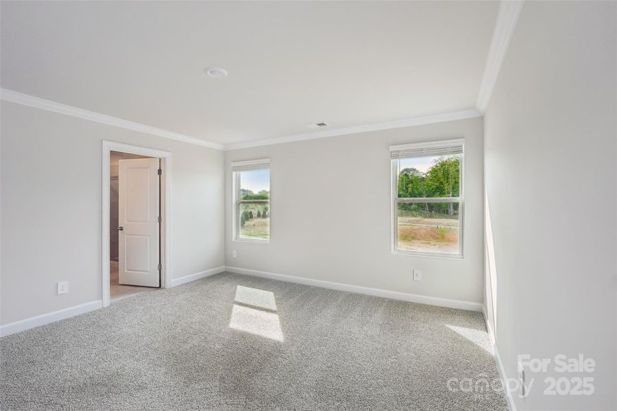 Spacious, unfurnished interior of a new home in Buffalo Ridge, Newton (Image 13).