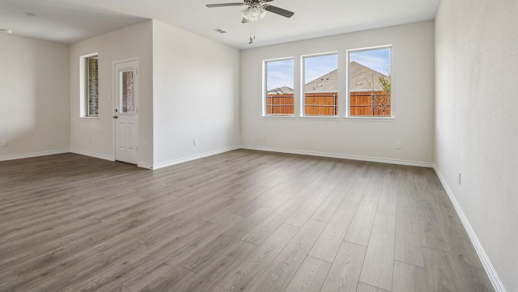 Spacious, unfurnished interior of a new home in Silverado, Aubrey (Image 5).