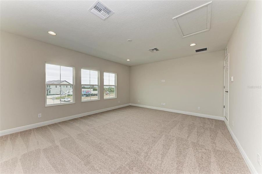 Spacious, unfurnished interior of a new home in Mirada, San Antonio (Image 32).