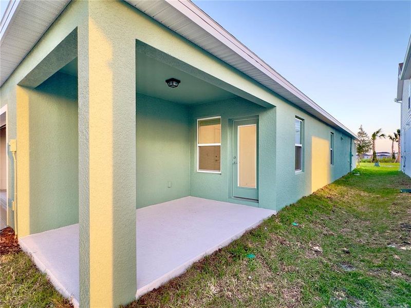 Exterior details and patio area of a home in Parkside Trails, Clermont (Image 25).