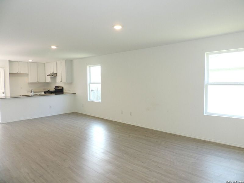 Spacious, unfurnished interior of a new home in Willow View, Converse (Image 9).